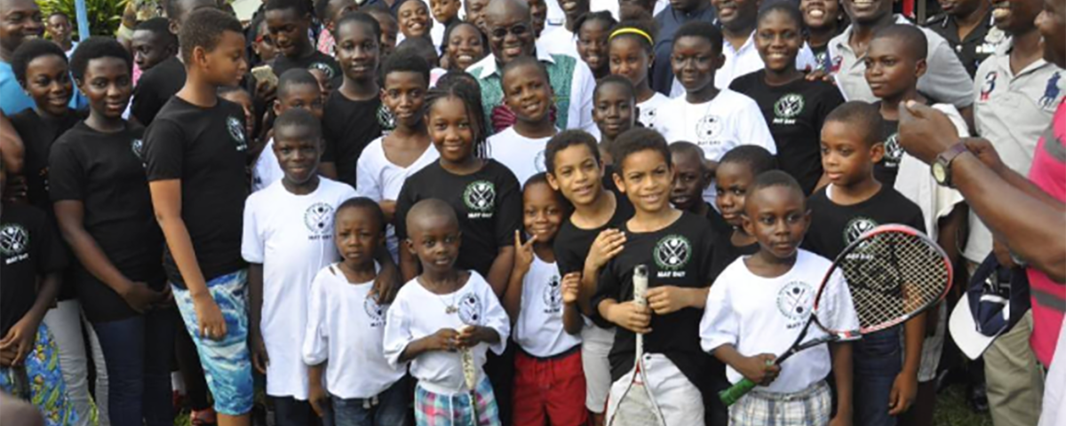 President Akufo Addo and vice, Alhaji Bawumia, in a group pose with the kids.