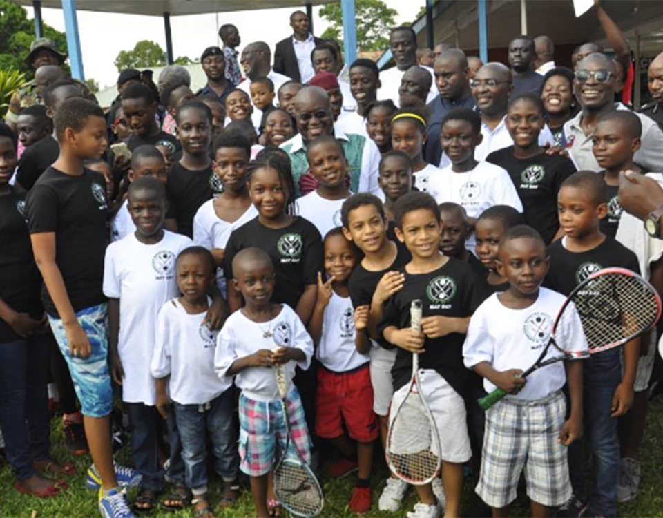 President Akufo Addo and vice, Alhaji Bawumia, in a group pose with the kids.